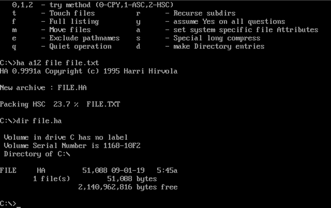 Скриншот командной строки: утилита HA 0.9991a сжатия файла FILE.TXT методом HSC (23,7%), создание архива FILE.HA, затем вывод списка директории C:\ через dir.