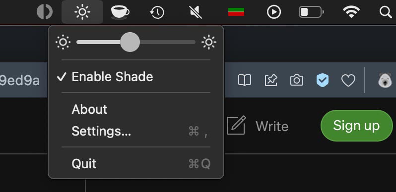 Меню приложения с ползунком яркости, пунктами «Enable Shade», «About», «Settings...», «Quit» и кнопкой «Sign up» на фоне интерфейса.