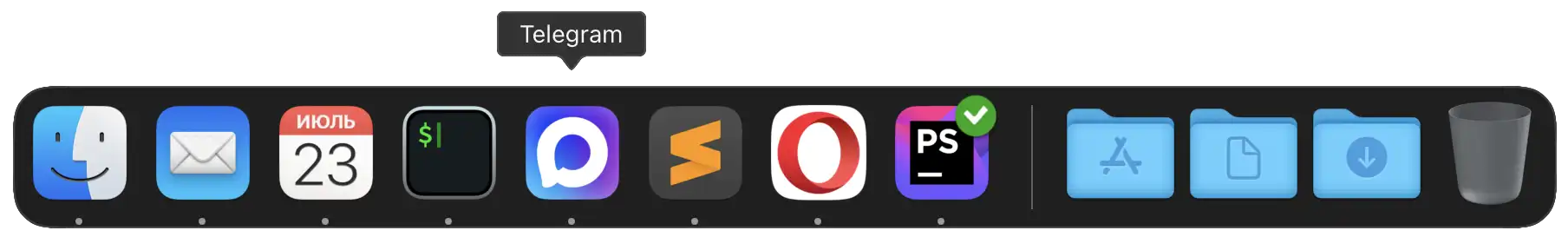 Панель задач macOS с иконками Finder, Почта, Календарь, терминал, Qwant, Notion, Opera, Photoshop и Корзиной; всплывающая подсказка «Telegram» над иконкой Qwant.